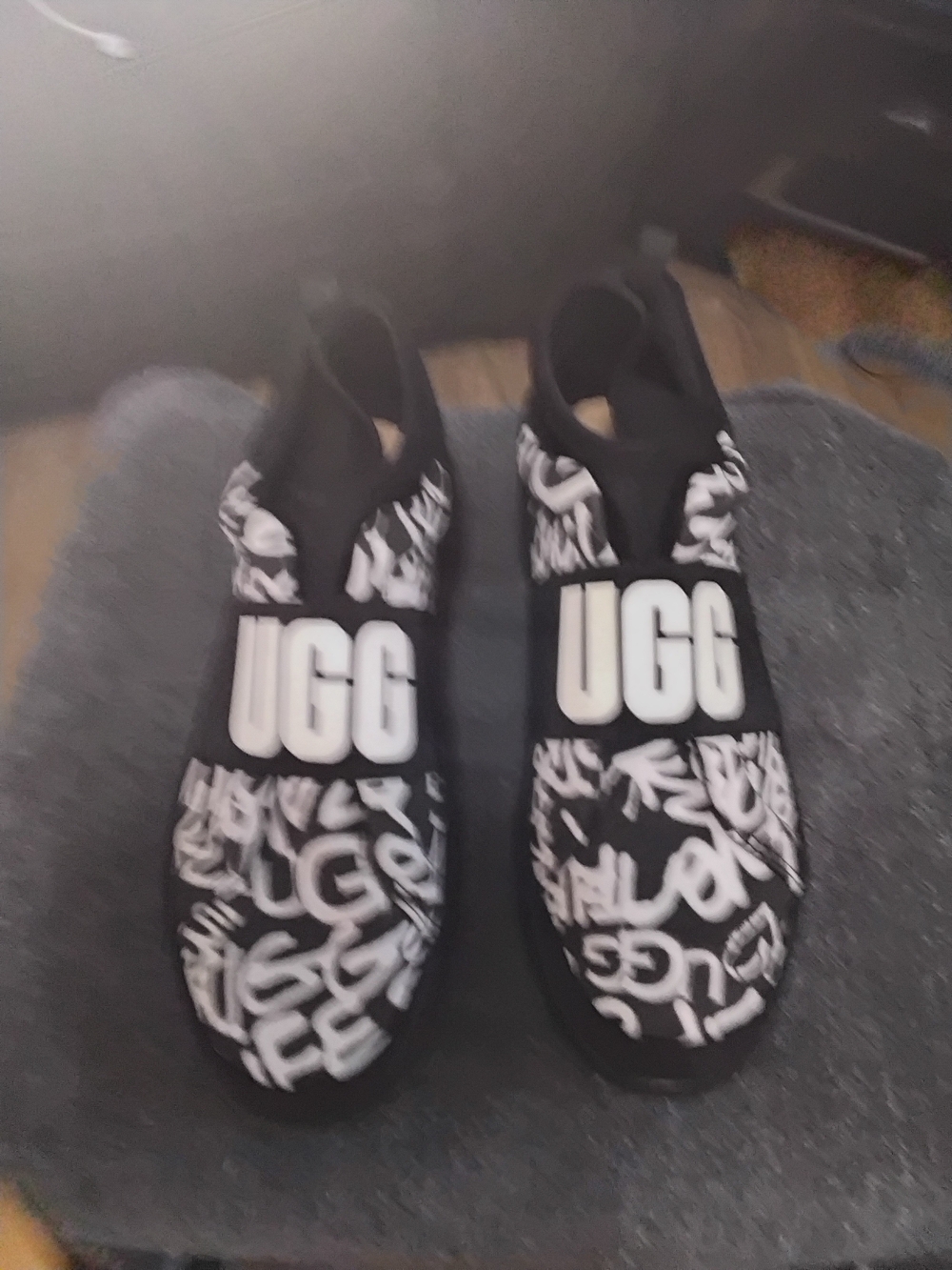 UGG Neutra Sneaker Graffiti Pop Black White Slip-On Size 8.5